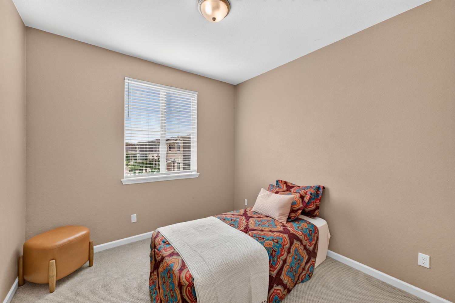 3863 Ivan Way