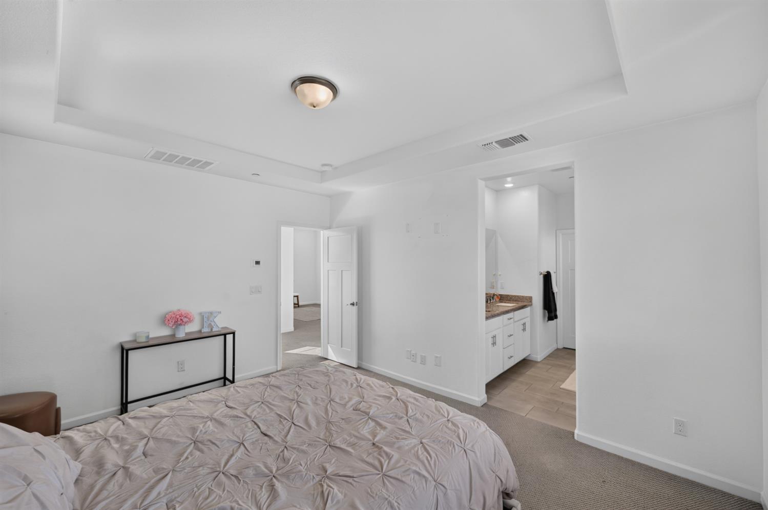 3863 Ivan Way