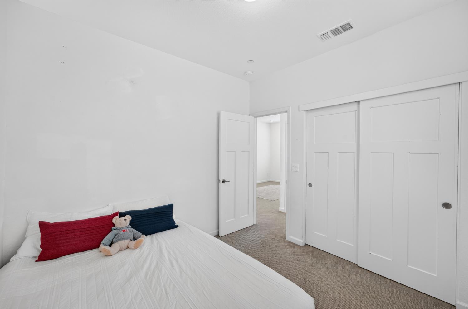 3863 Ivan Way