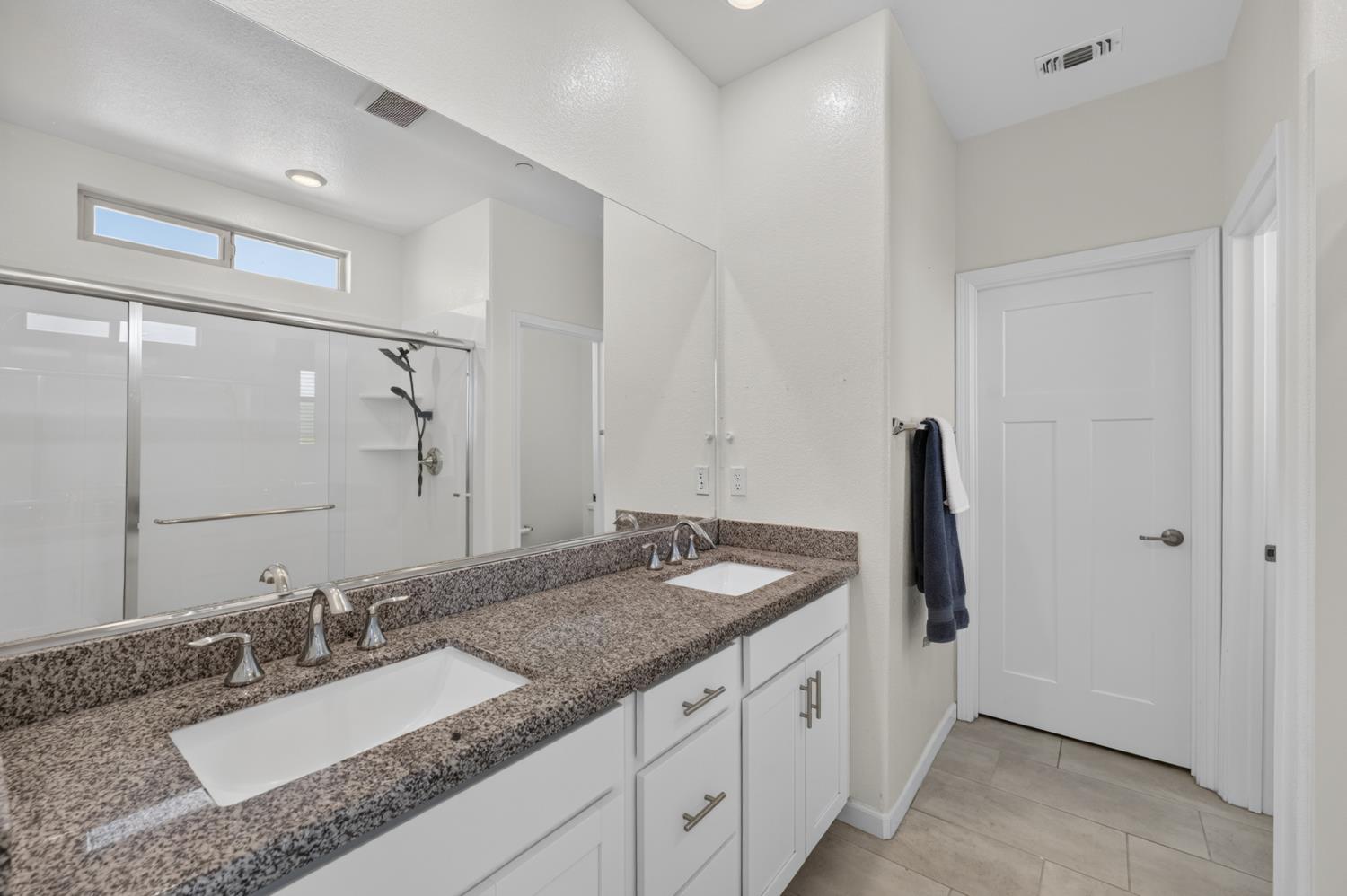 3863 Ivan Way