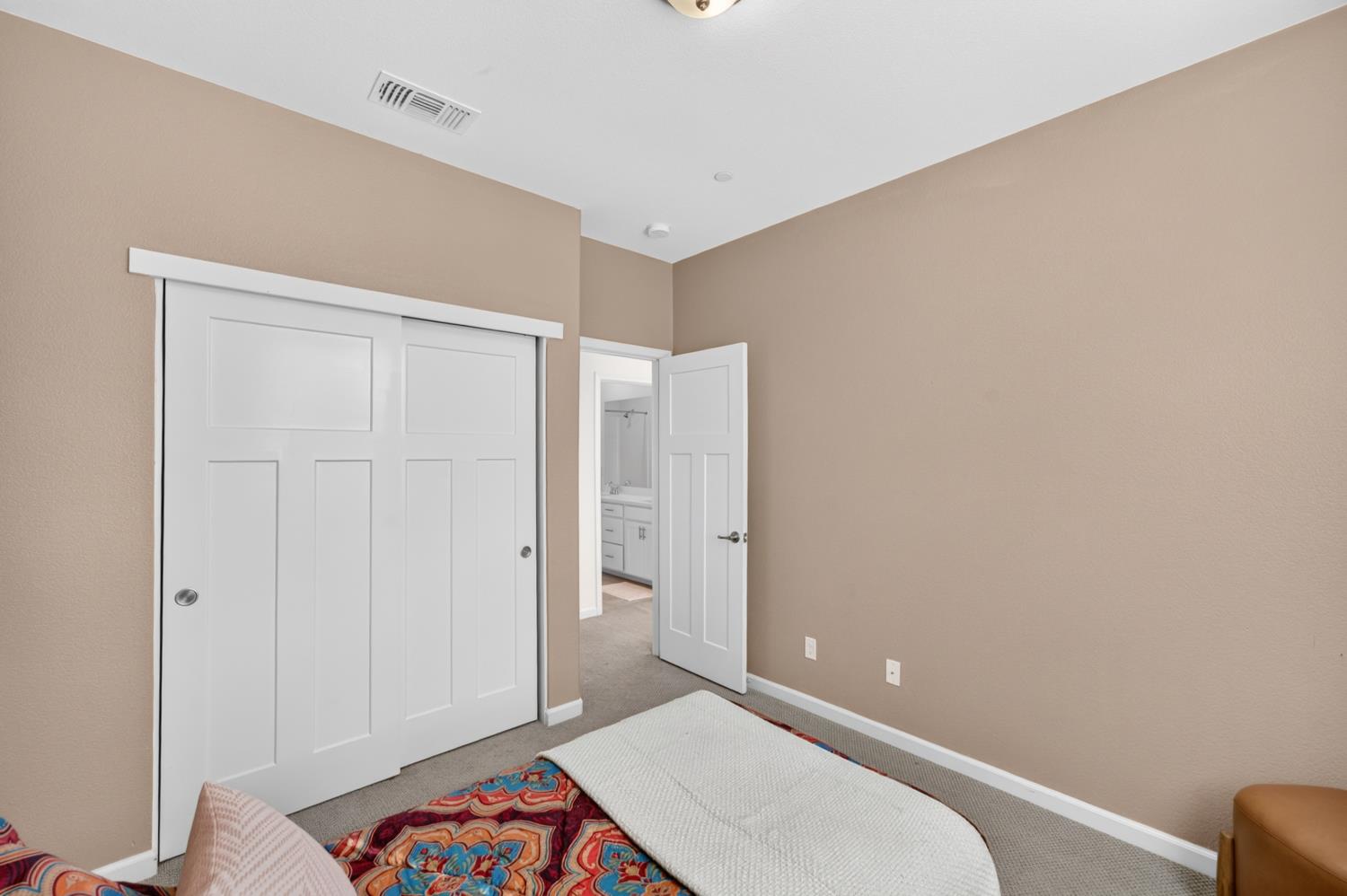 3863 Ivan Way