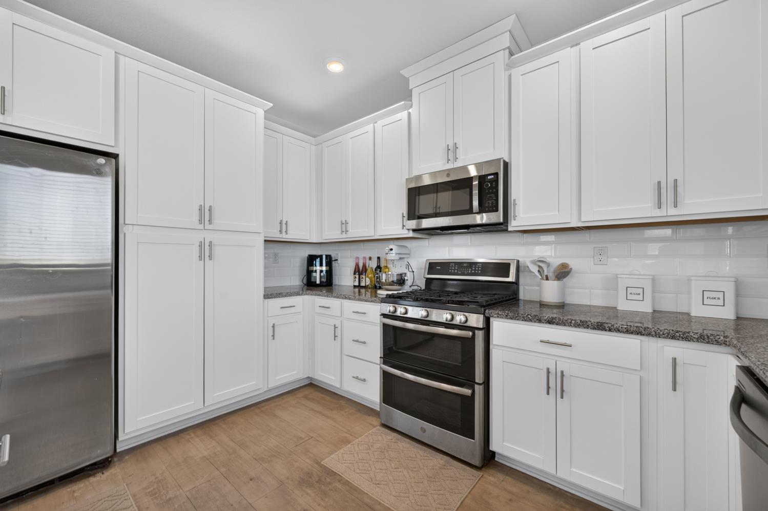 3863 Ivan Way
