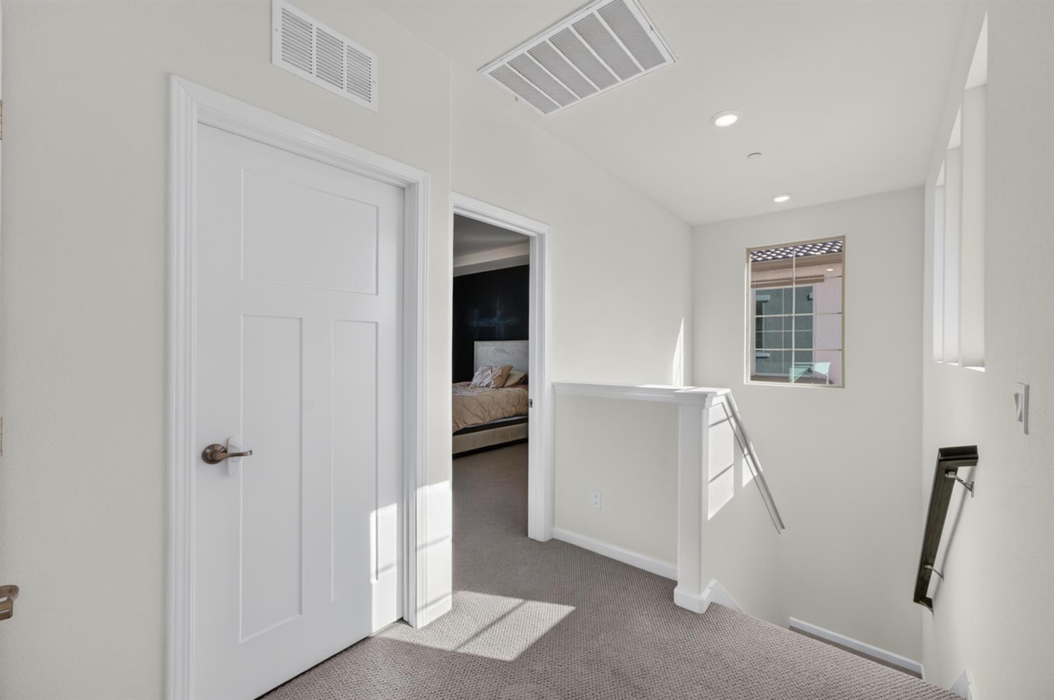 3863 Ivan Way
