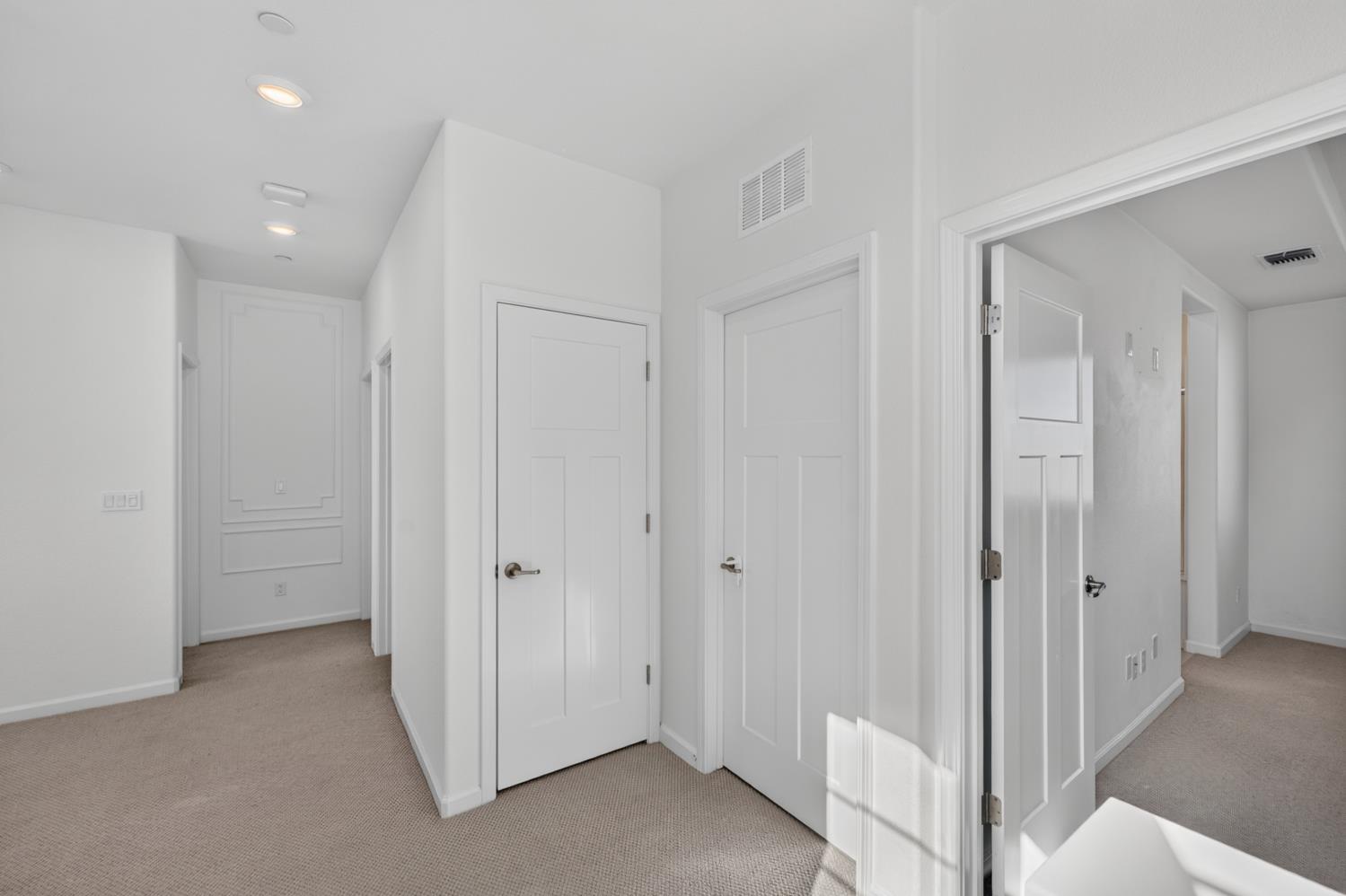 3863 Ivan Way