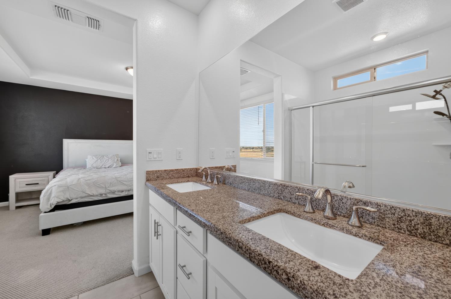 3863 Ivan Way