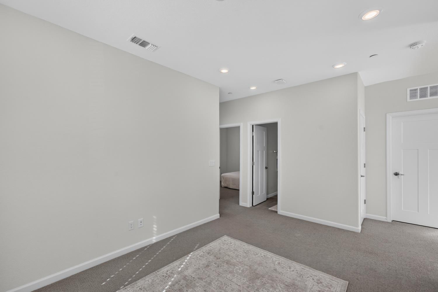 3863 Ivan Way