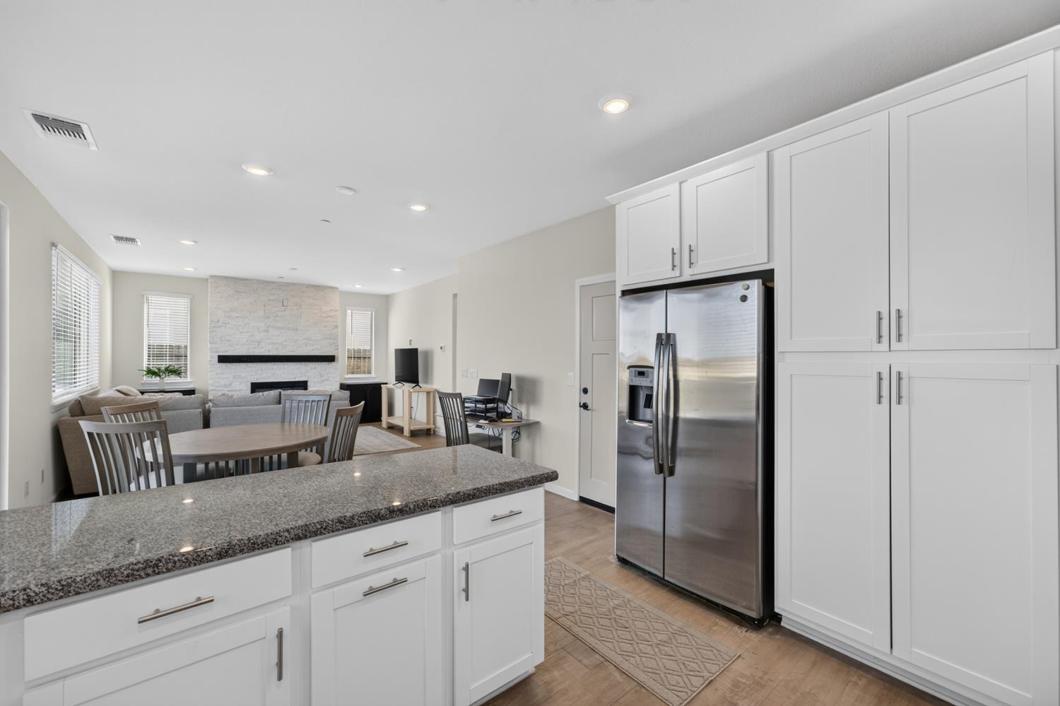 3863 Ivan Way