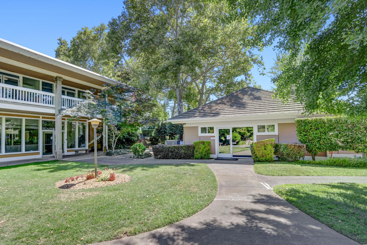 817 Commons Drive