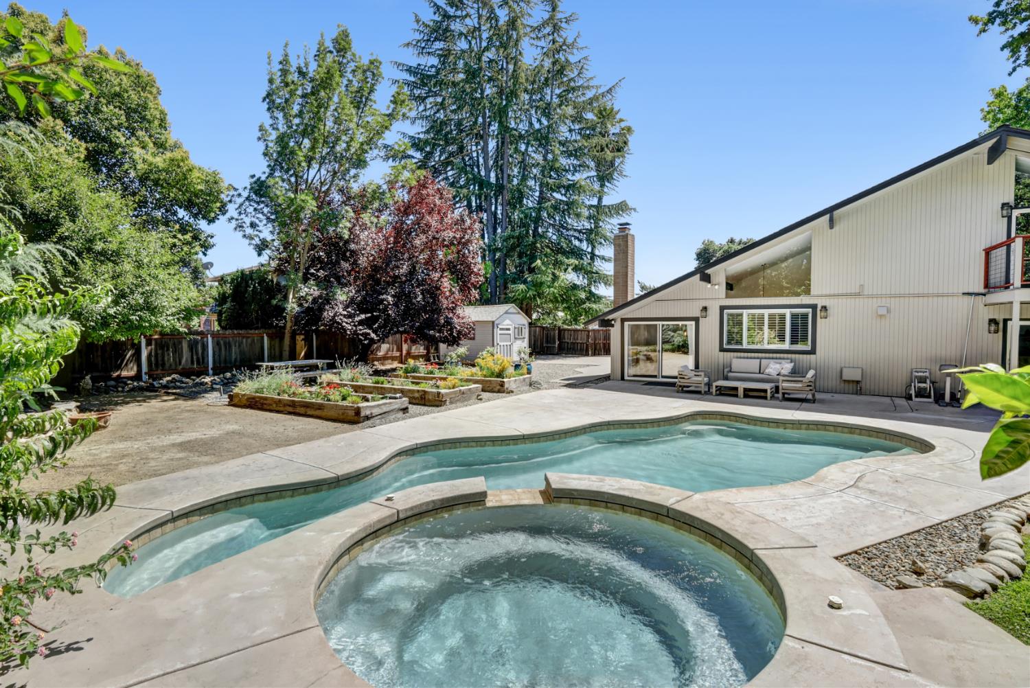 6481 Lake Park Drive