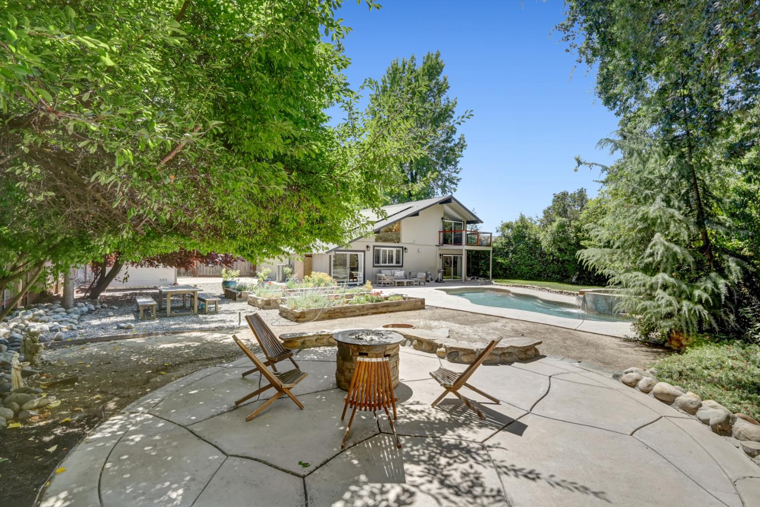 6481 Lake Park Drive
