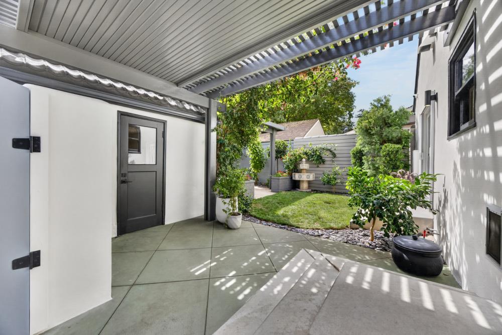 901 Sonoma Way