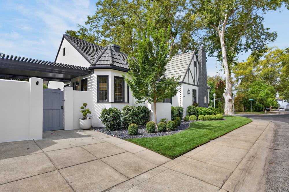 901 Sonoma Way