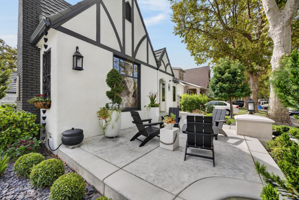 901 Sonoma Way