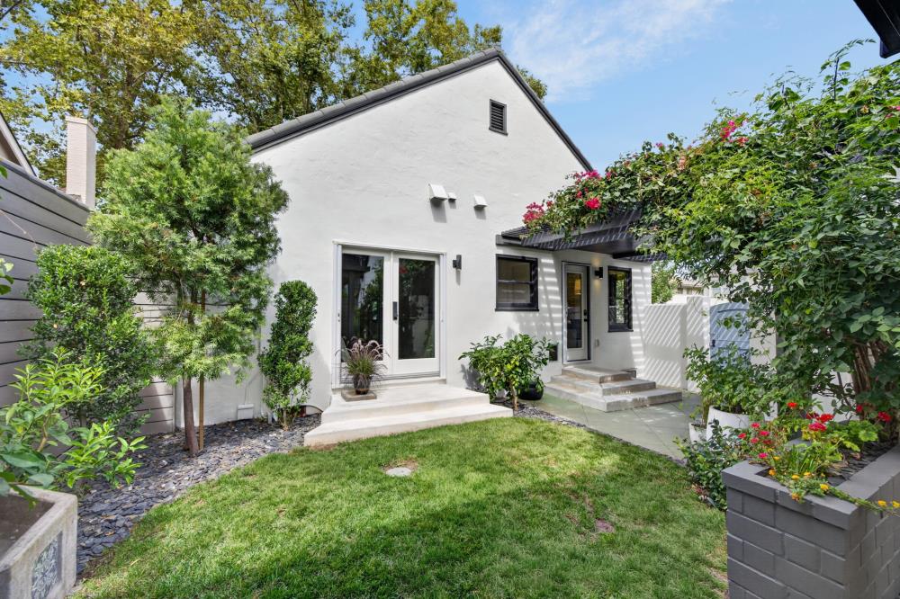 901 Sonoma Way