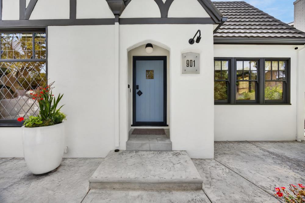 901 Sonoma Way