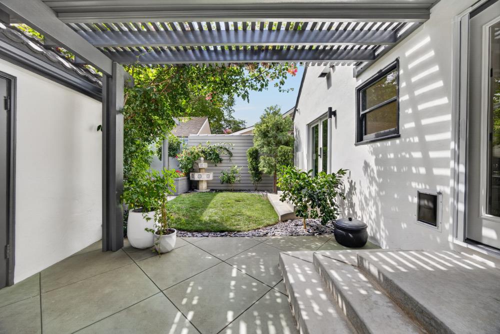 901 Sonoma Way
