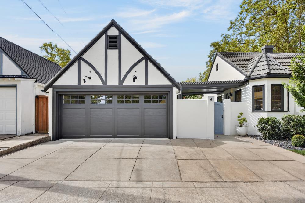 901 Sonoma Way