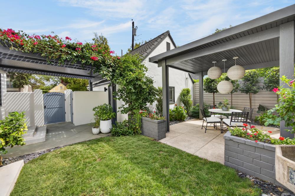 901 Sonoma Way