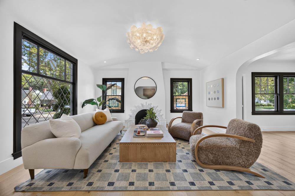 901 Sonoma Way