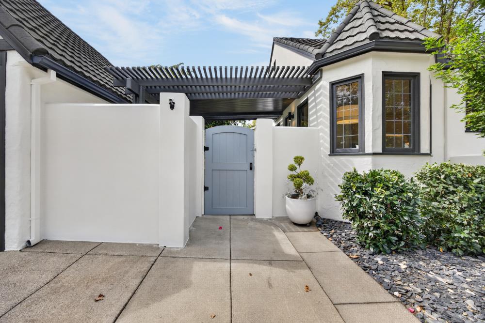 901 Sonoma Way