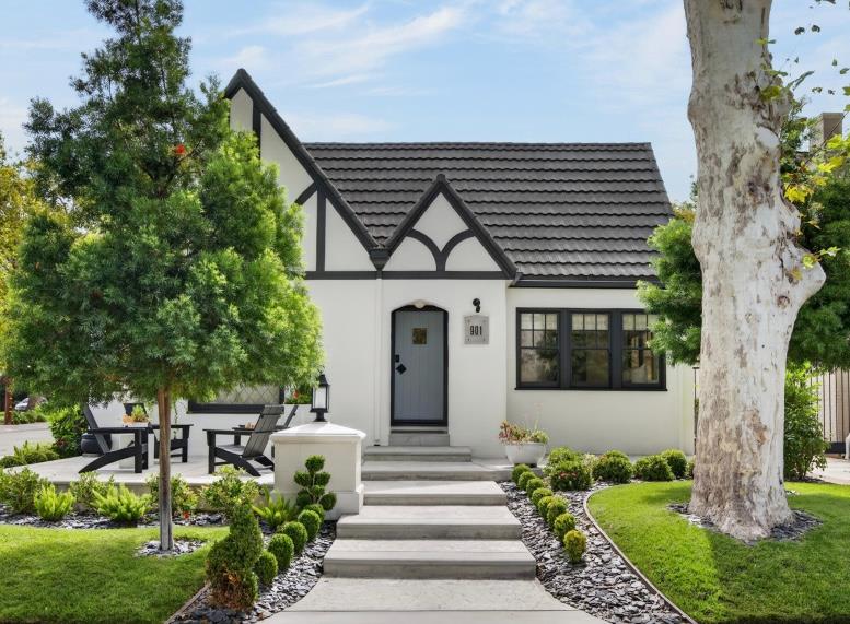 901 Sonoma Way