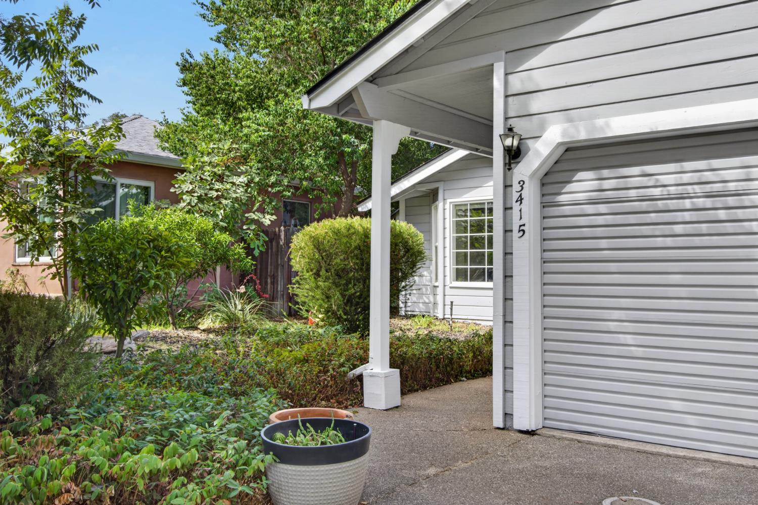 3415 Hunter Lane
