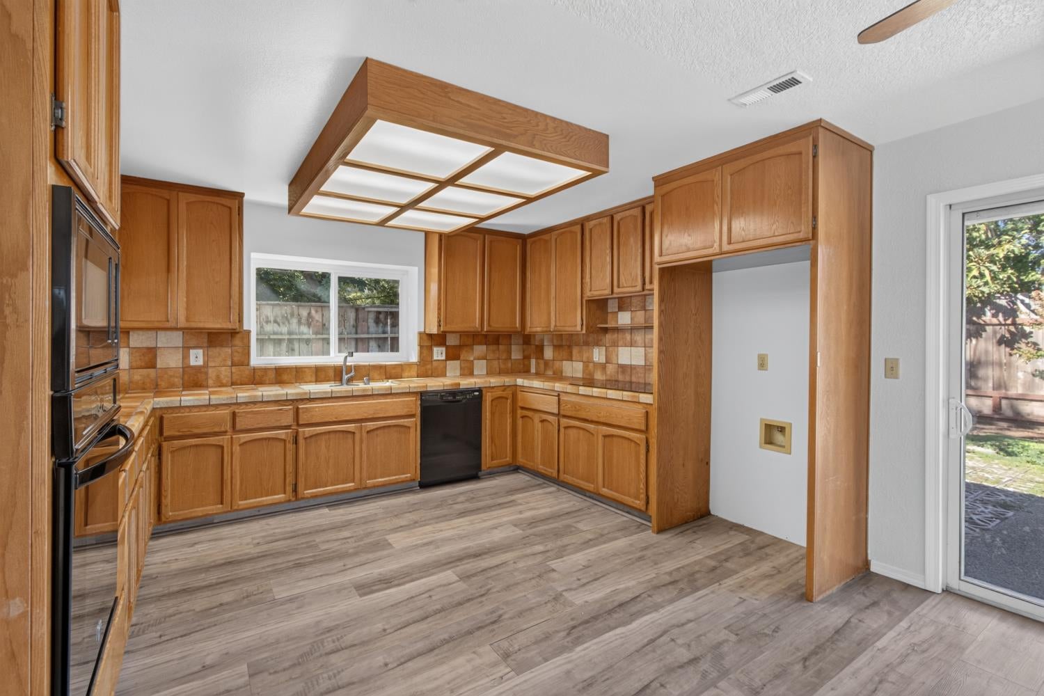 3415 Hunter Lane