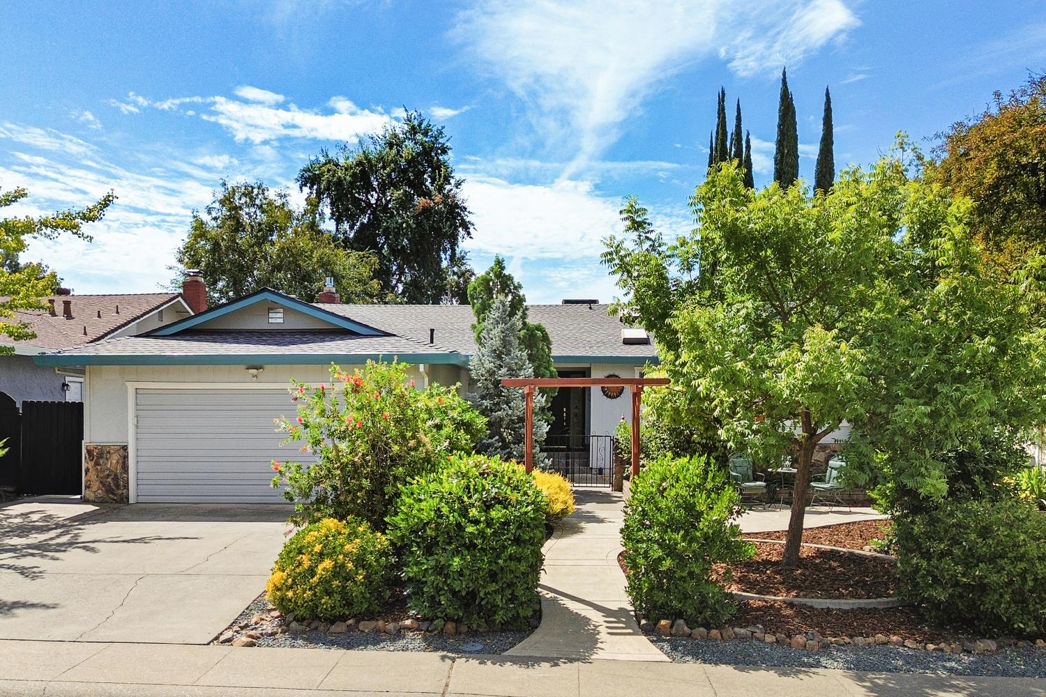 6406 Rolling Way