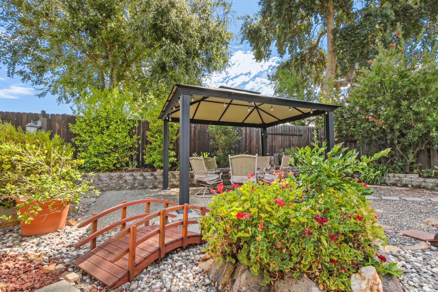 6406 Rolling Way