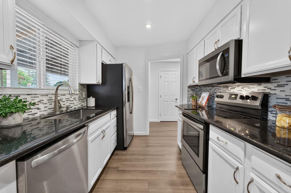 1428 Gladstone Drive
