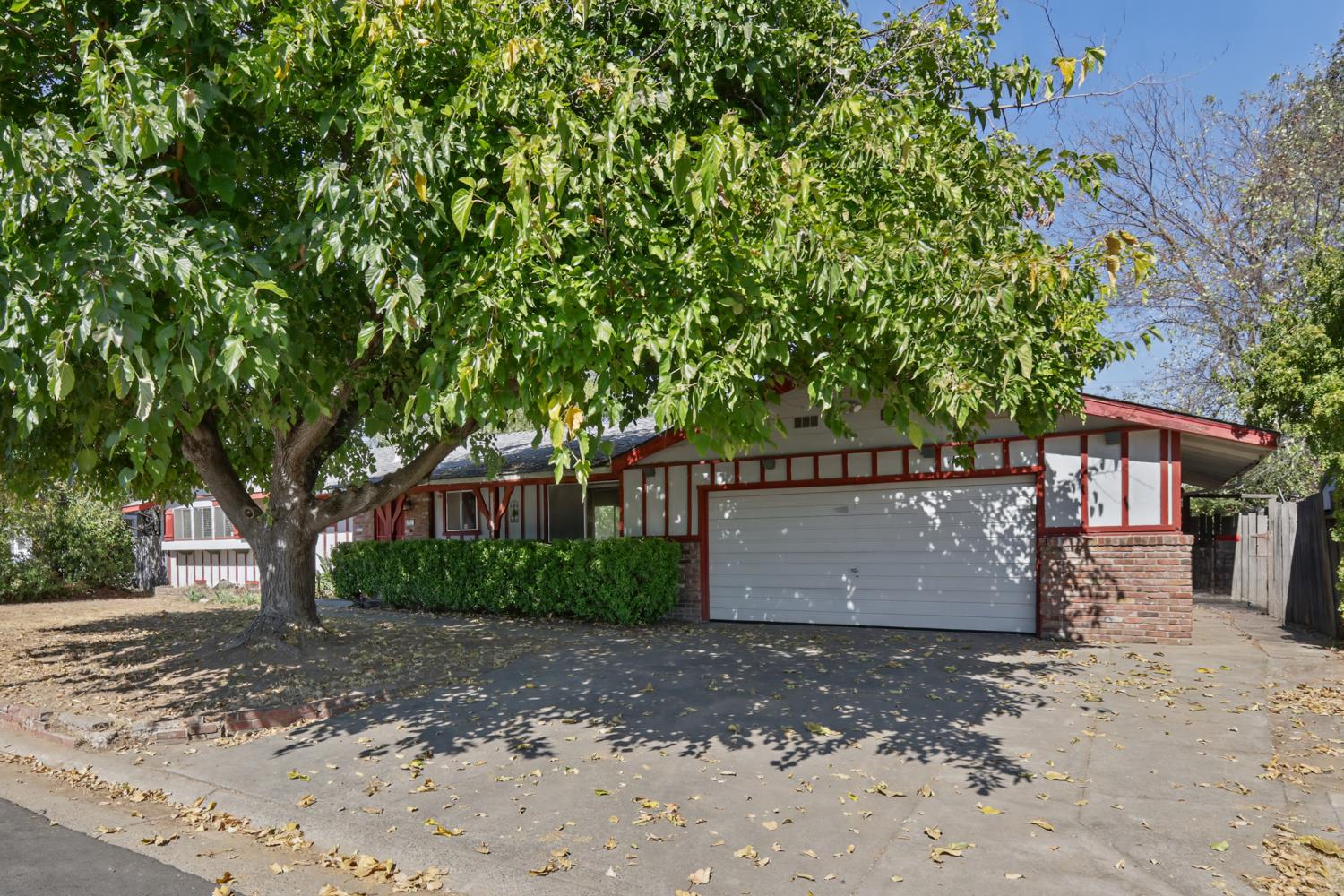 2221 Rainbow Avenue
