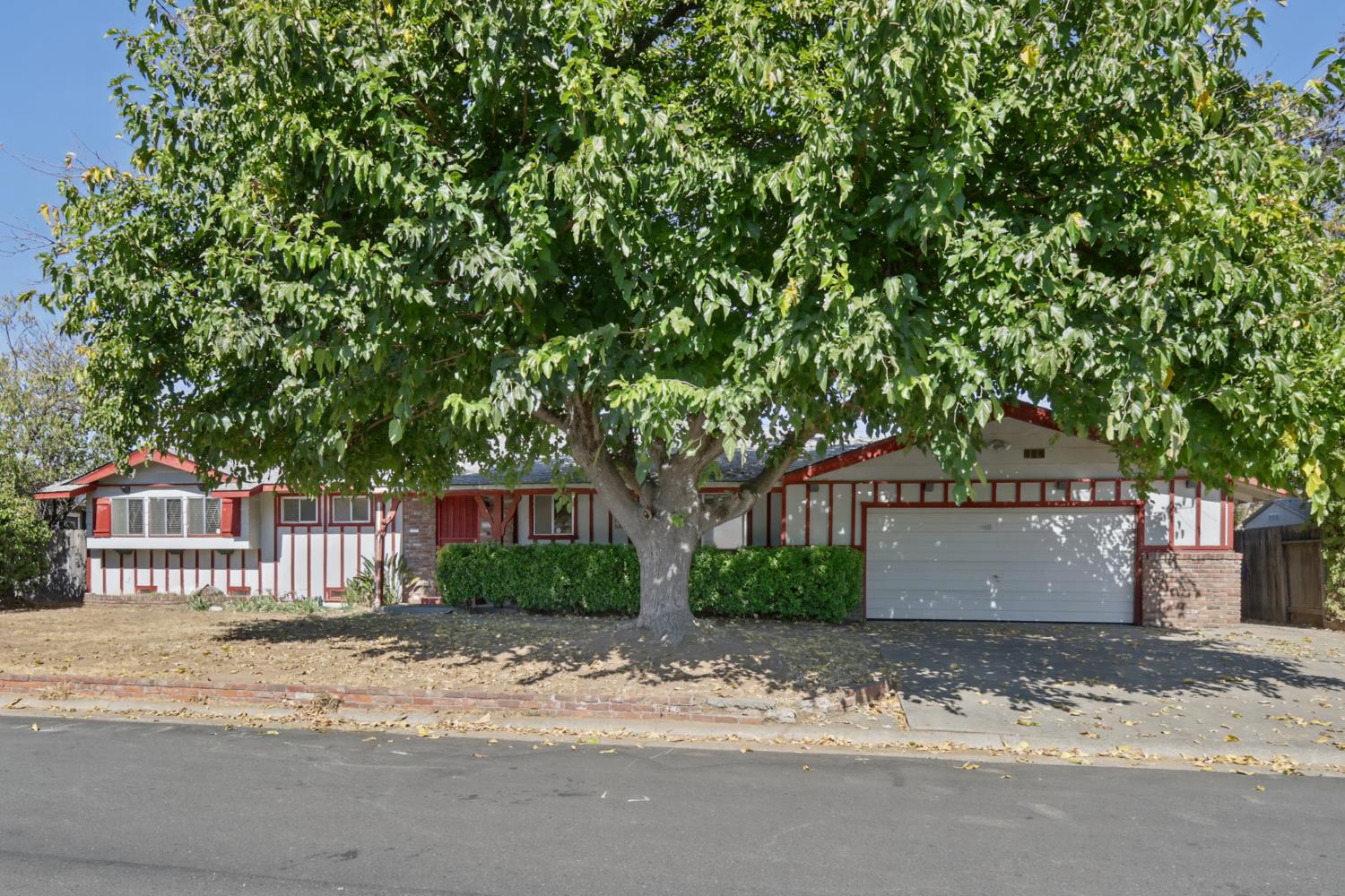 2221 Rainbow Avenue