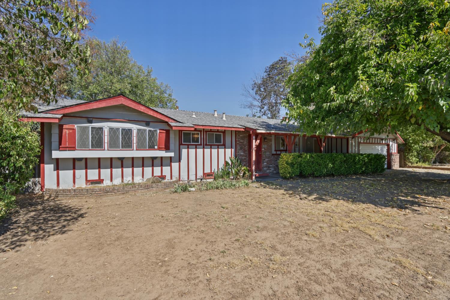 2221 Rainbow Avenue