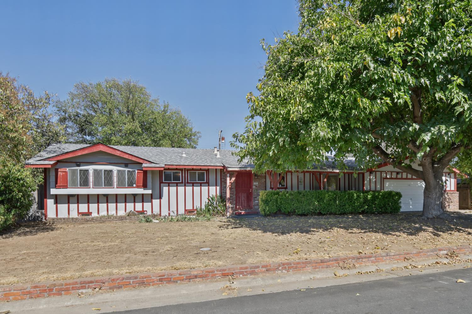 2221 Rainbow Avenue