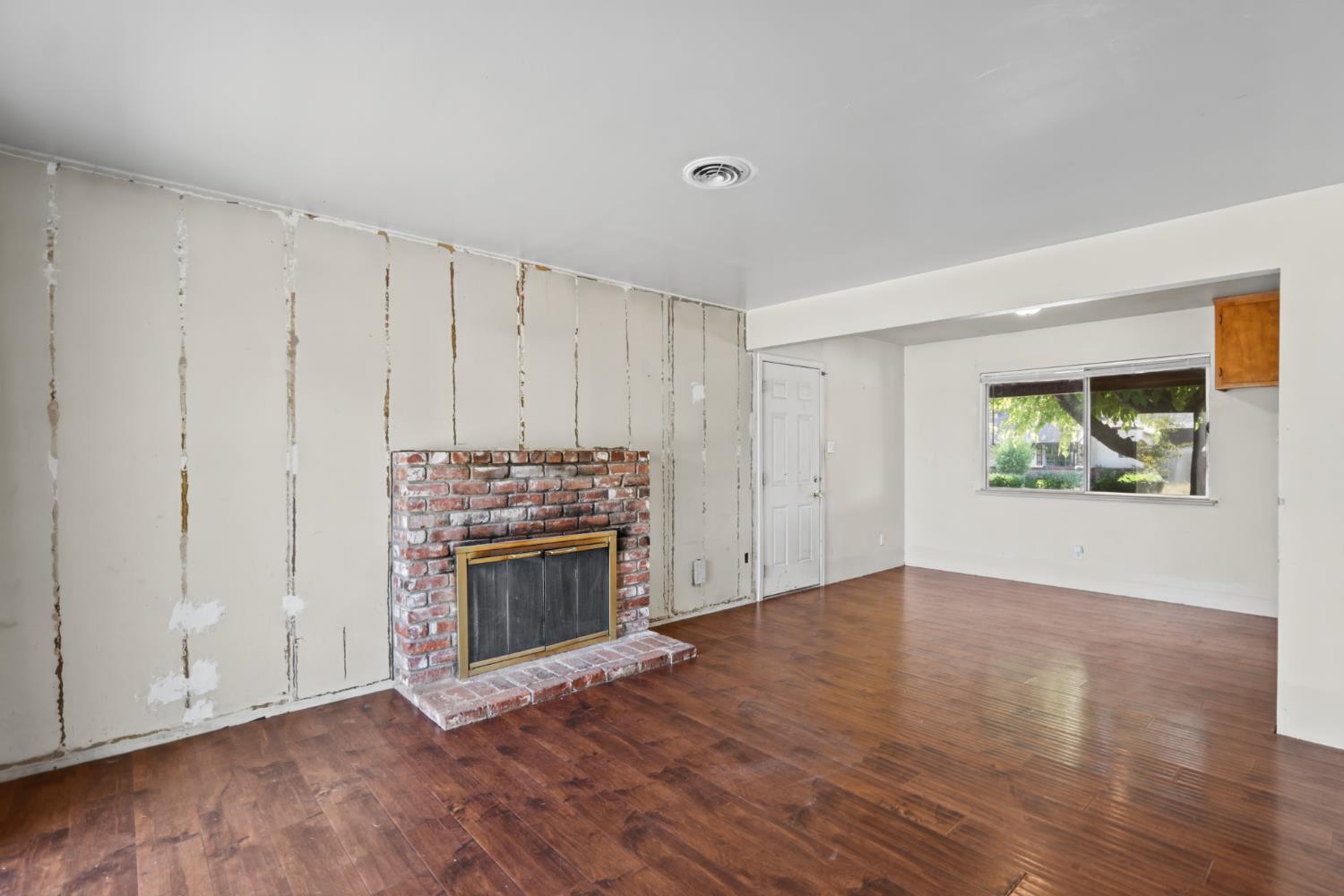 2221 Rainbow Avenue