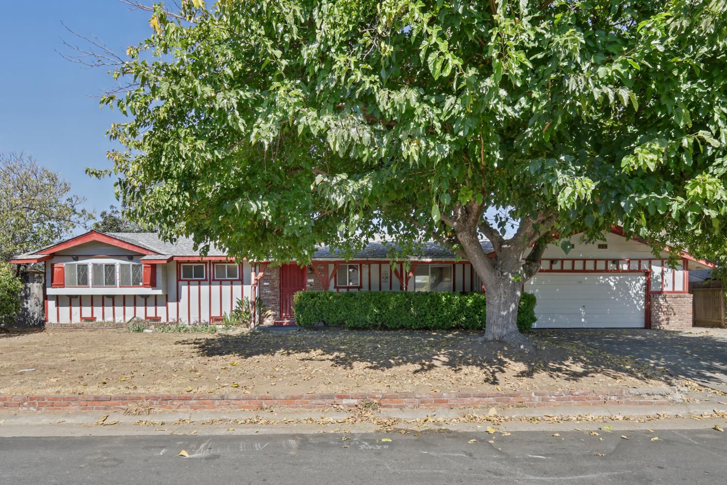 2221 Rainbow Avenue