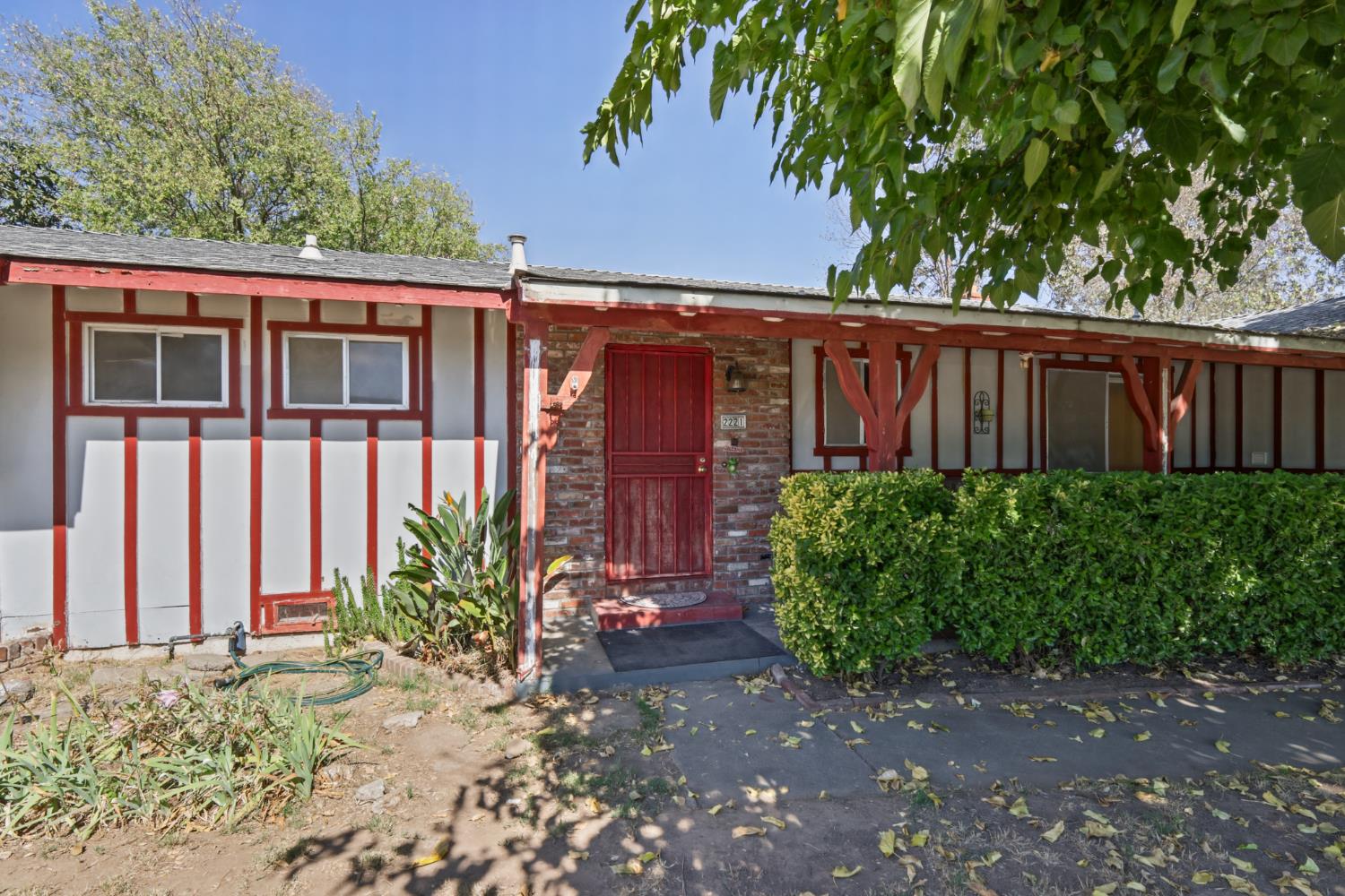 2221 Rainbow Avenue