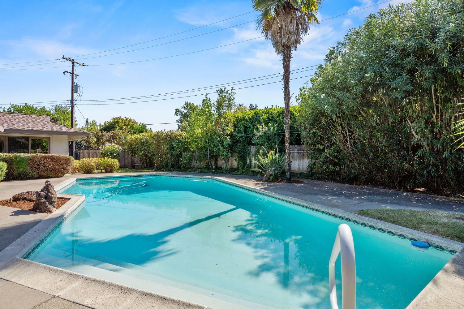 519 Grovesnor Court