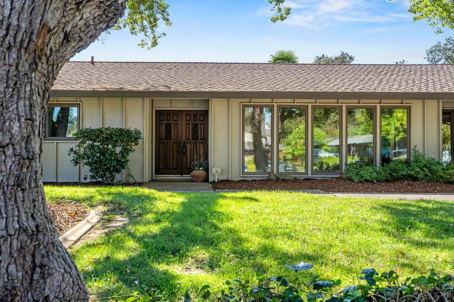 519 Grovesnor Court