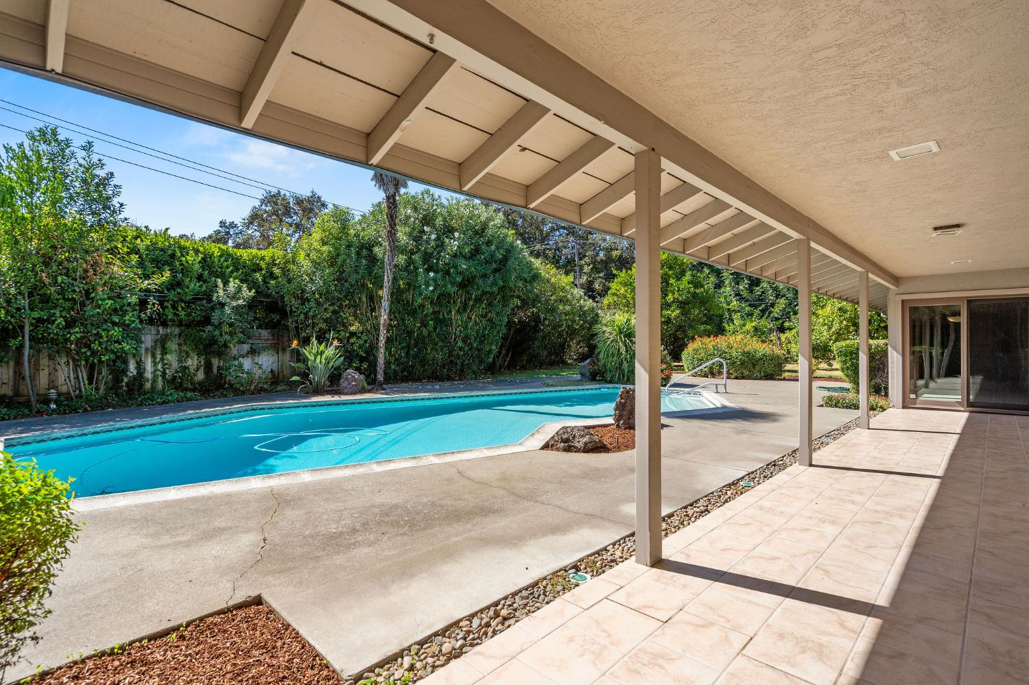 519 Grovesnor Court