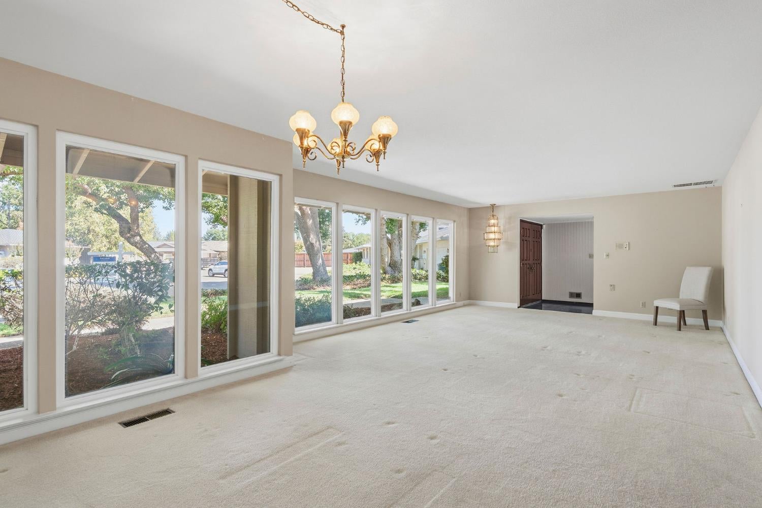 519 Grovesnor Court