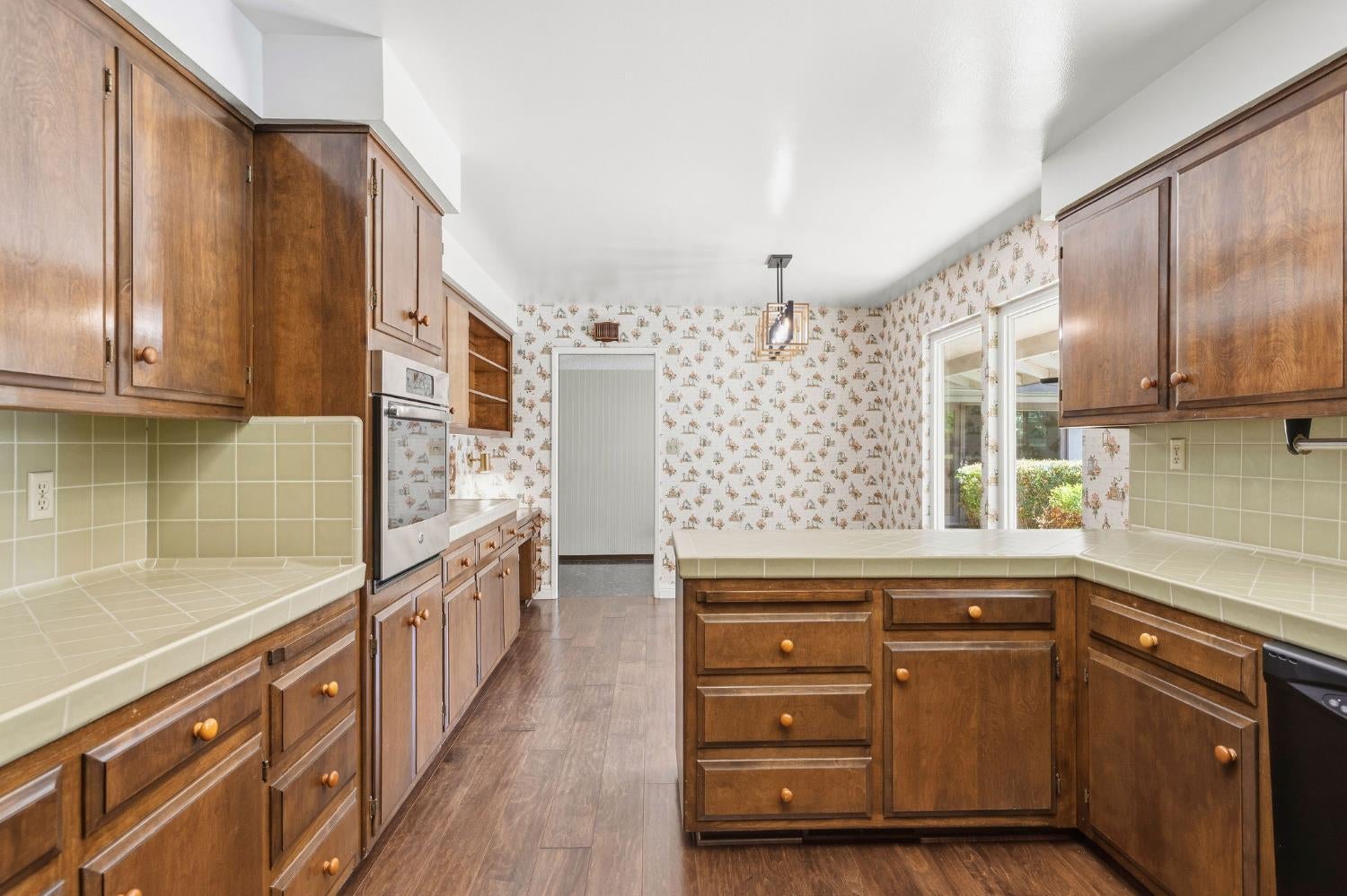 519 Grovesnor Court
