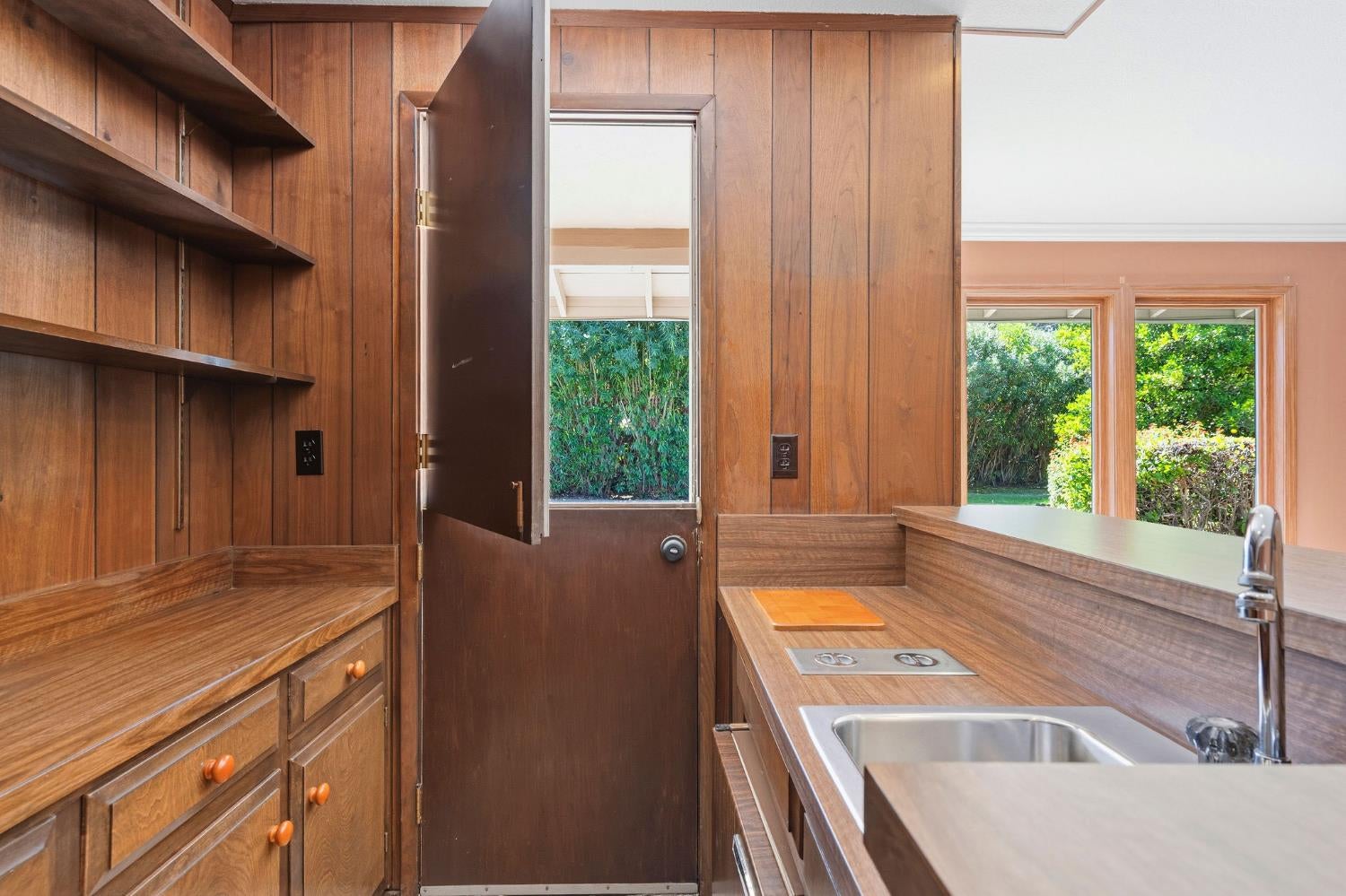 519 Grovesnor Court