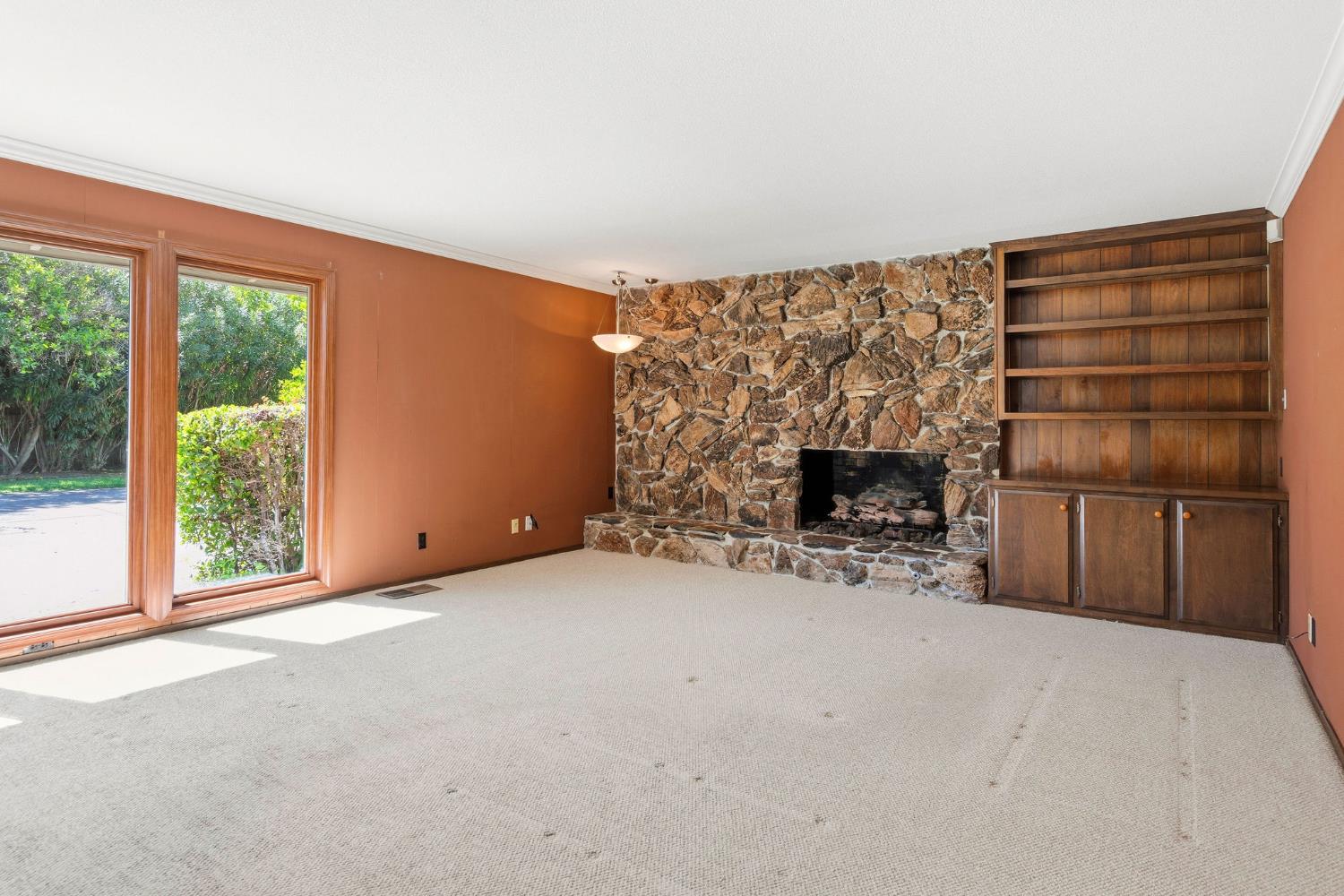 519 Grovesnor Court