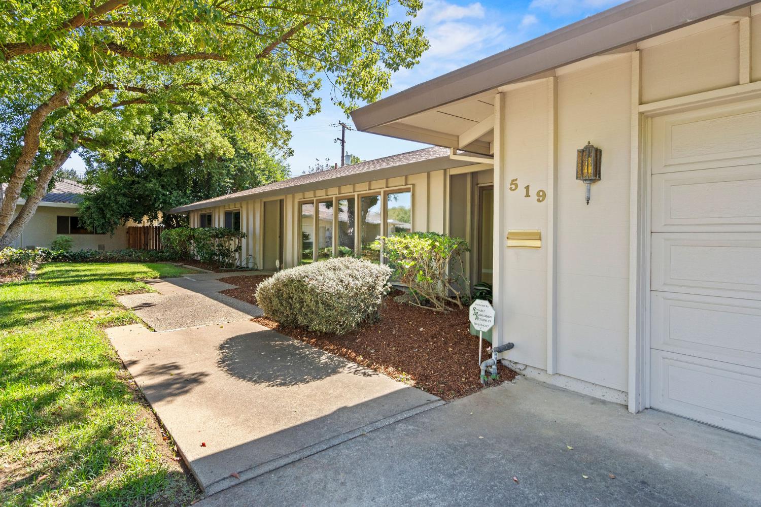 519 Grovesnor Court