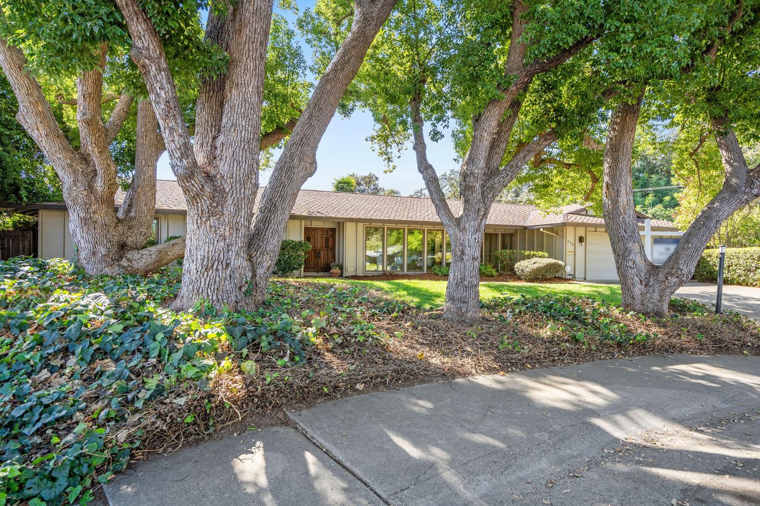 519 Grovesnor Court