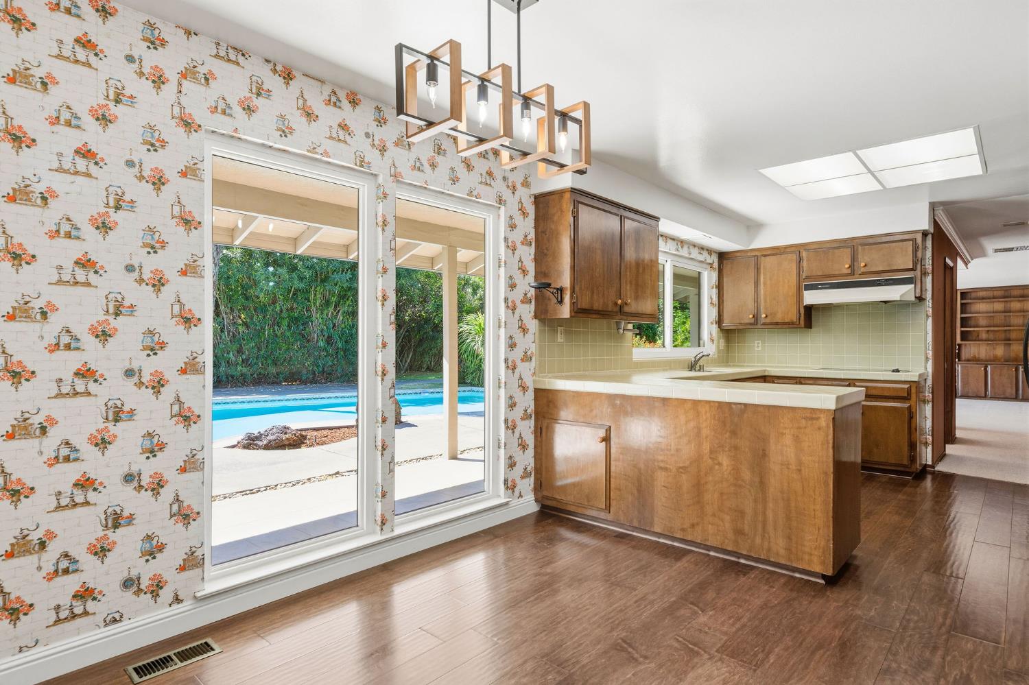 519 Grovesnor Court