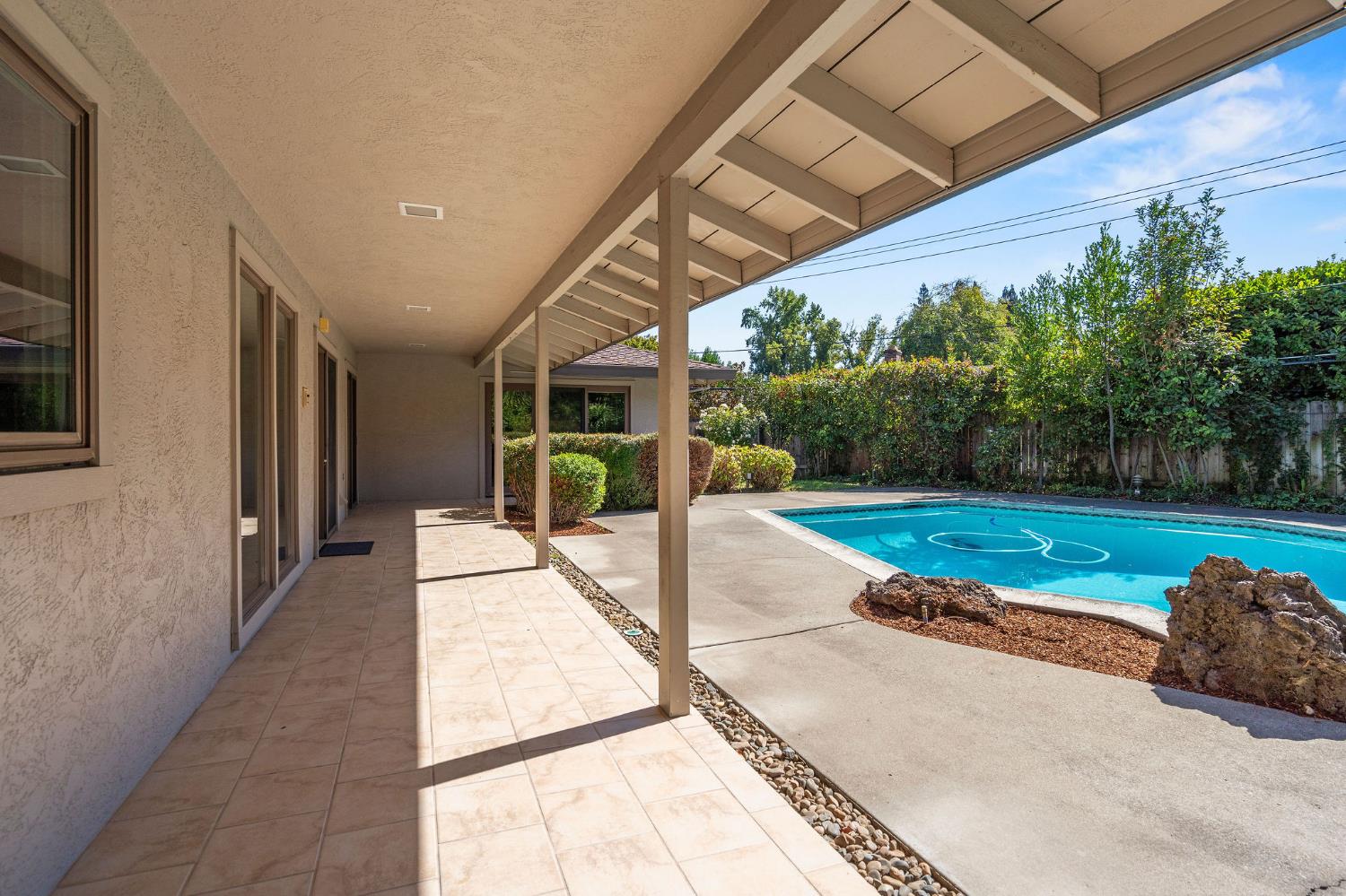 519 Grovesnor Court