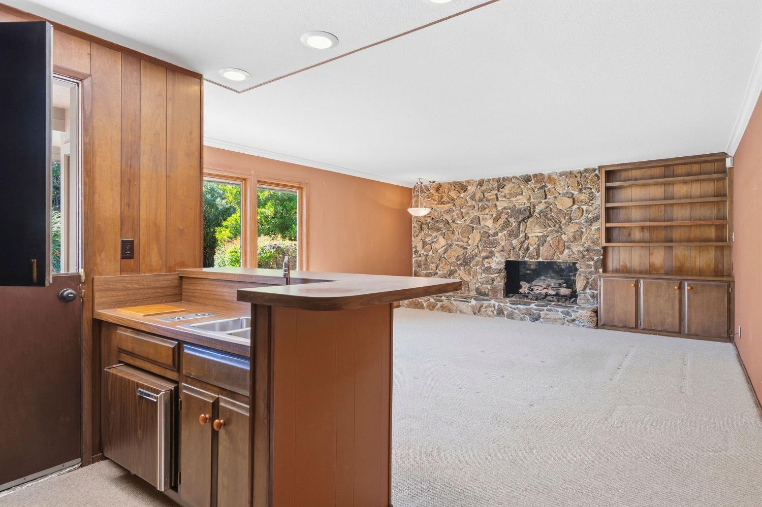 519 Grovesnor Court
