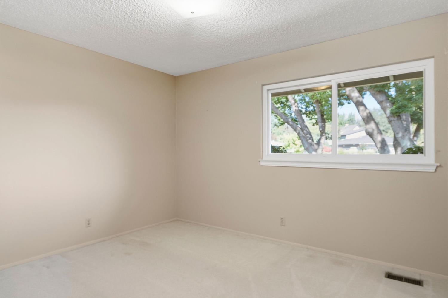 519 Grovesnor Court